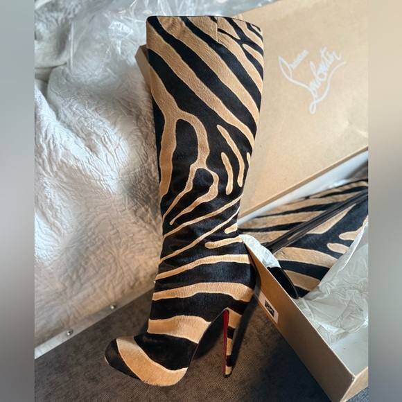 Christian louboutin pony fur boots worn only a few times size 38 - Picture 6 of 9